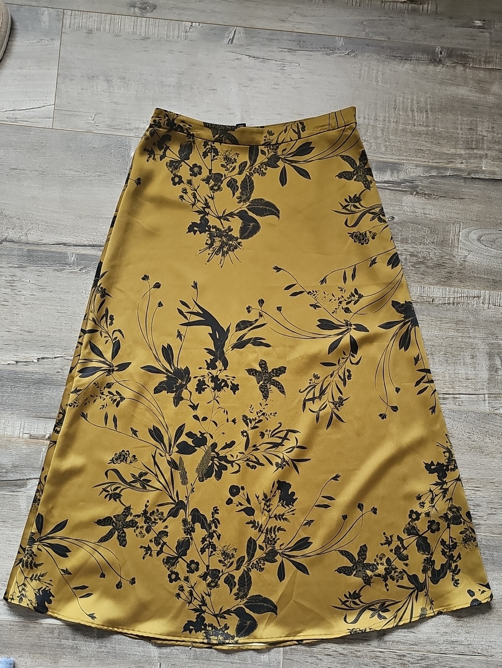 RW&Co. Floral A-Line Midi Skirt in Dark Olive Colour Size 0